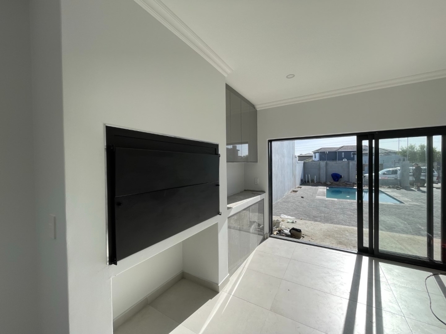 4 Bedroom Property for Sale in Sandown Western Cape